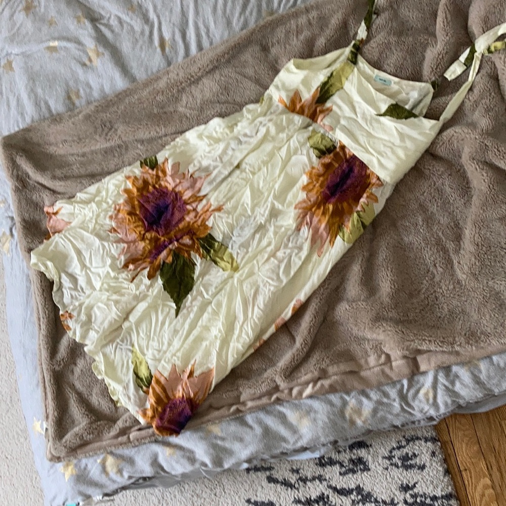 NWT flowy floral kimchi blue midi dress